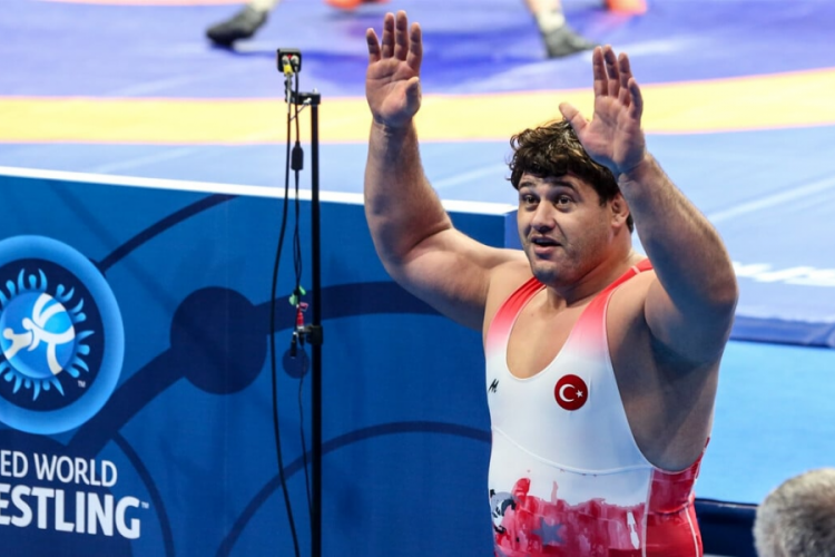 Rıza Kayaalp, Şampiyona'da finalde