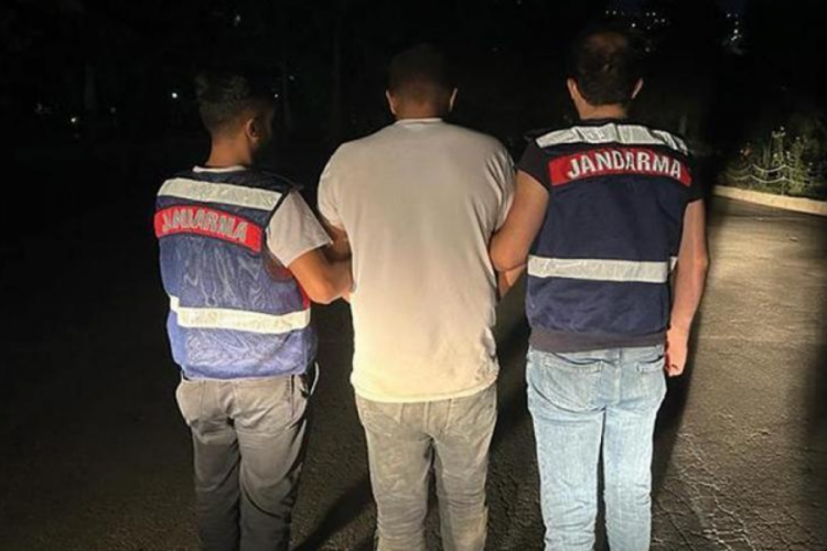 Kilis'te Suriye sınırında PKK'lı ter&ouml;rist yakalandı