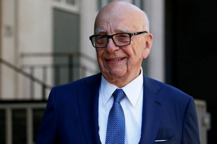 Rupert Murdoch, koltuğu oğluna bıraktı