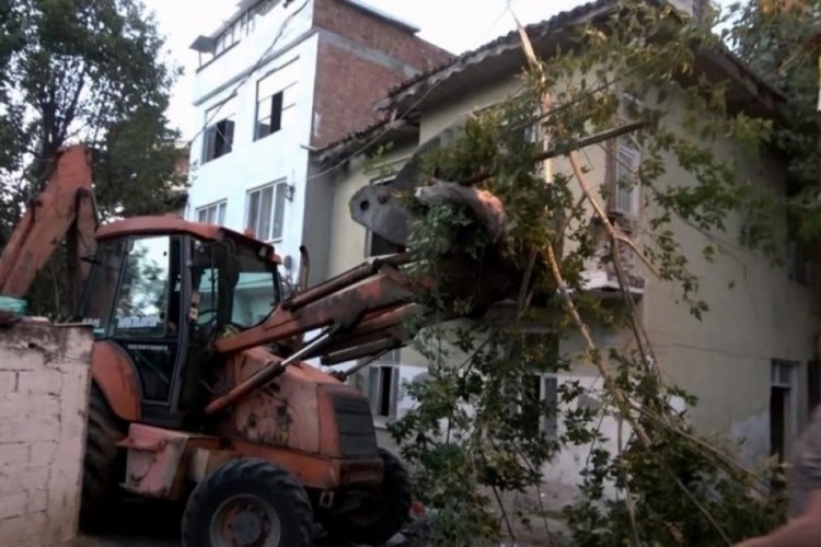 Samsun'da bir evden 15 kamyon &ccedil;&ouml;p &ccedil;ıktı!