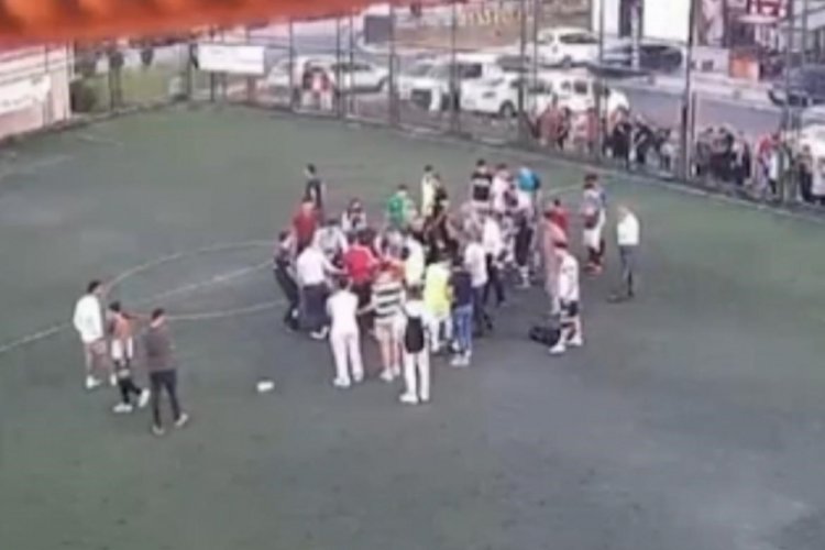 Bursa'da halı sahada futbol oynarken kalp krizi ge&ccedil;irdi