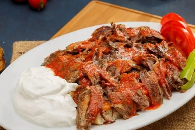 Bursa kebabı cep yakıyor! Ge&ccedil;en yıl 4 kişi 400 liraya yiyorken bu yıl bir kişi 300 liraya yiyor