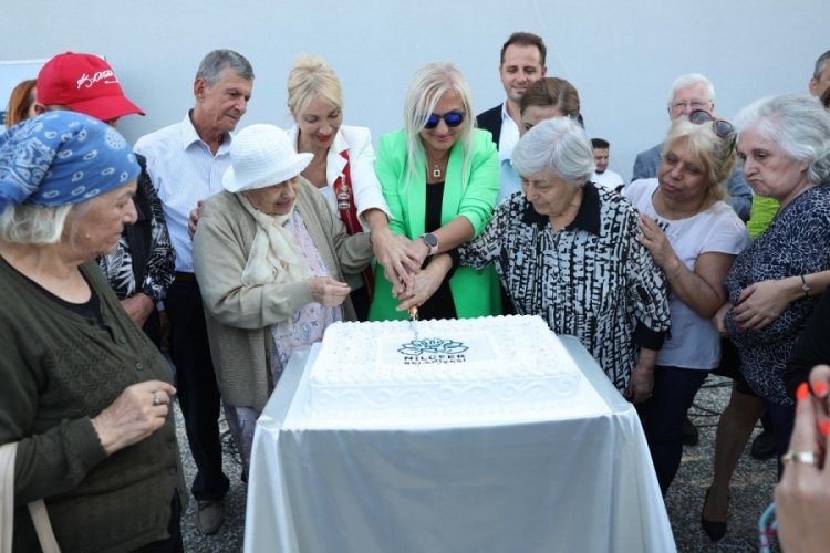 Nil&uuml;fer'de Alzheimer g&uuml;n&uuml; neşe ile kutlandı