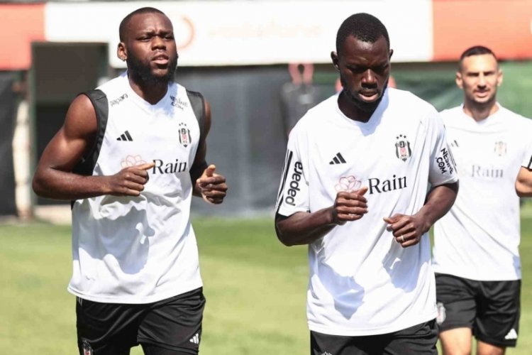 Beşiktaş'ta Aboubakar takımdan ayrı &ccedil;alışıyor