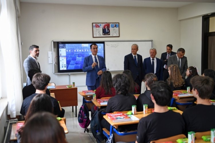 Başkan D&uuml;ndar, Bursa Erkek Lisesi'nde &ouml;ğrencilerle buluştu