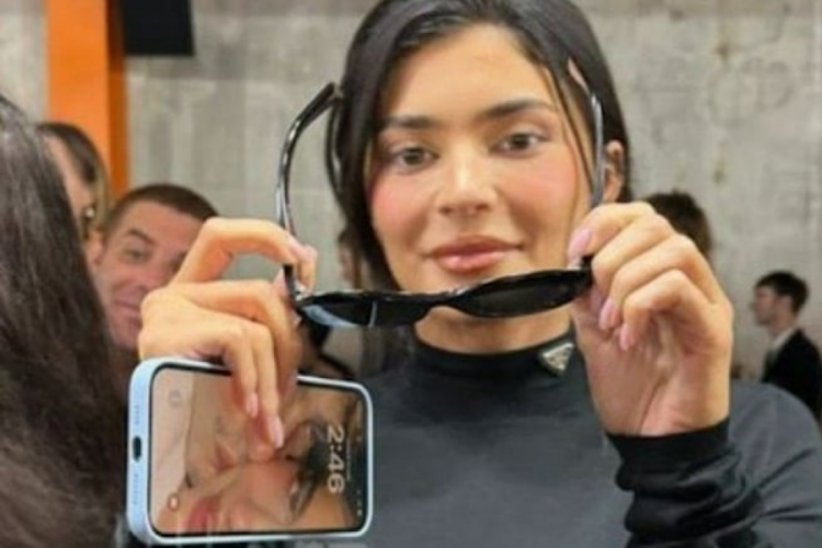 Kylie Jenner'ın telefon ekranı g&uuml;ndem oldu