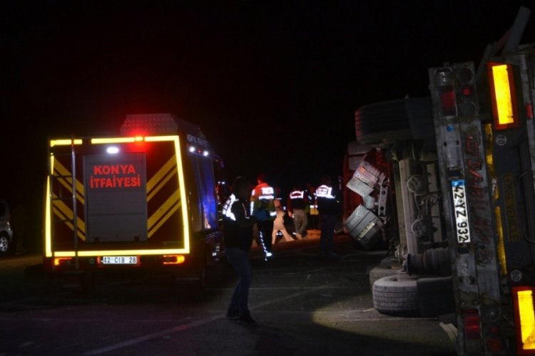 Konya'da iki tır &ccedil;arpıştı: 1 &ouml;l&uuml;, 1 yaralı