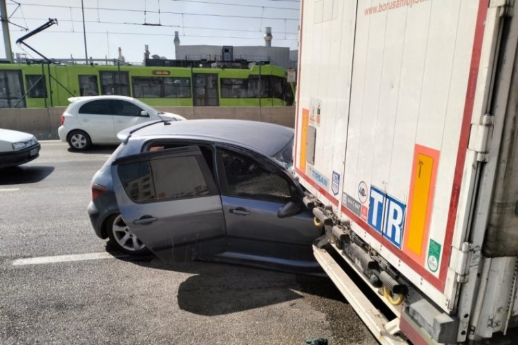 Bursa'da trafik kazası! 3 yaralı