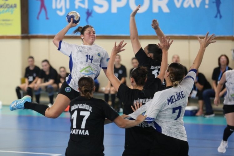 Bursa B&uuml;y&uuml;kşehir Belediyespor, &Uuml;sk&uuml;dar Belediyespor'a mağlup oldu