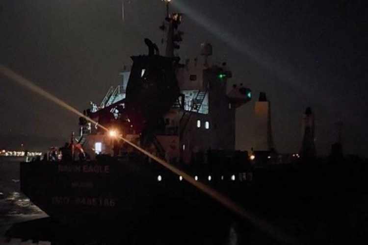 Gemlik'e giden gemi &Ccedil;anakkale Boğazı'nda arıza yaptı