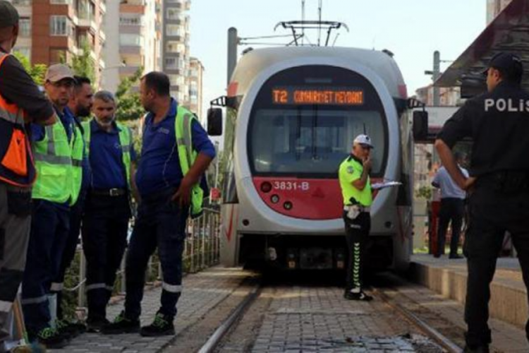 15 yaşındaki Harun Can tramvayın altında can verdi!