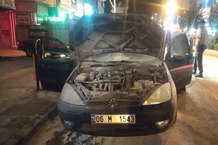 &Ccedil;orum'da seyir halindeki otomobil alev aldı