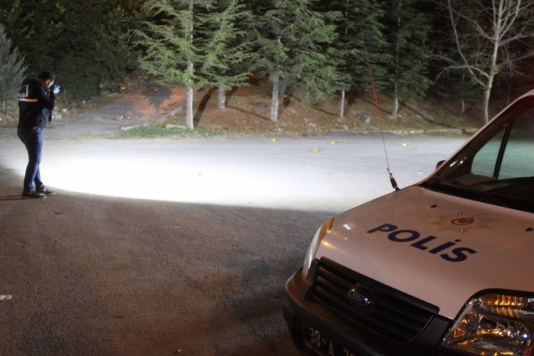 Kayseri'de d&uuml;ğ&uuml;n sonrası silahlı, bı&ccedil;aklı kavga &ccedil;ıktı! 1 &ouml;l&uuml;, 2 yaralı