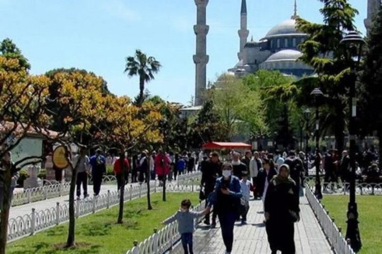 Turizm Bakanlığı a&ccedil;ıkladı! İstanbul'a ilk 8 ayda 11.5 milyon yabancı akın etti