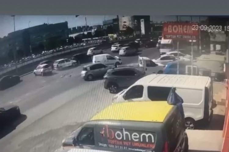 Bursa'da hafif ticari ara&ccedil; otomobile &ccedil;arptı!