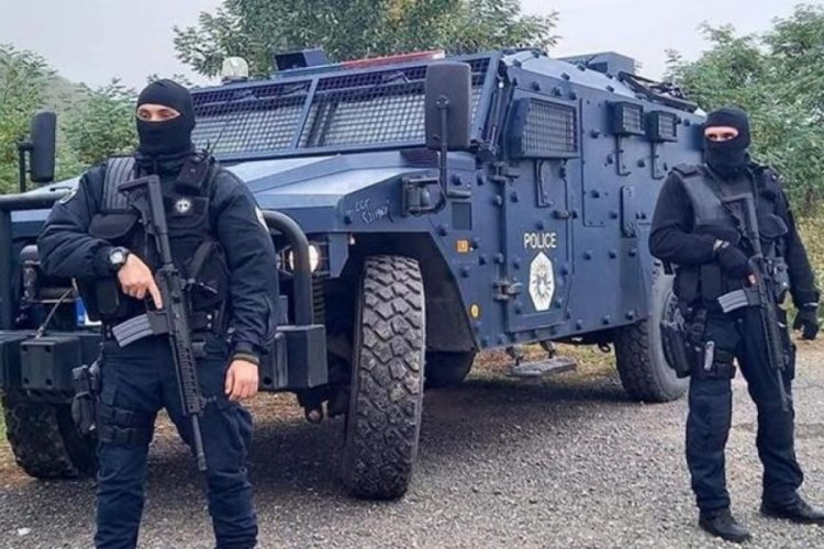Kosova'da Sırplar polise saldırdı: 1 &ouml;l&uuml;