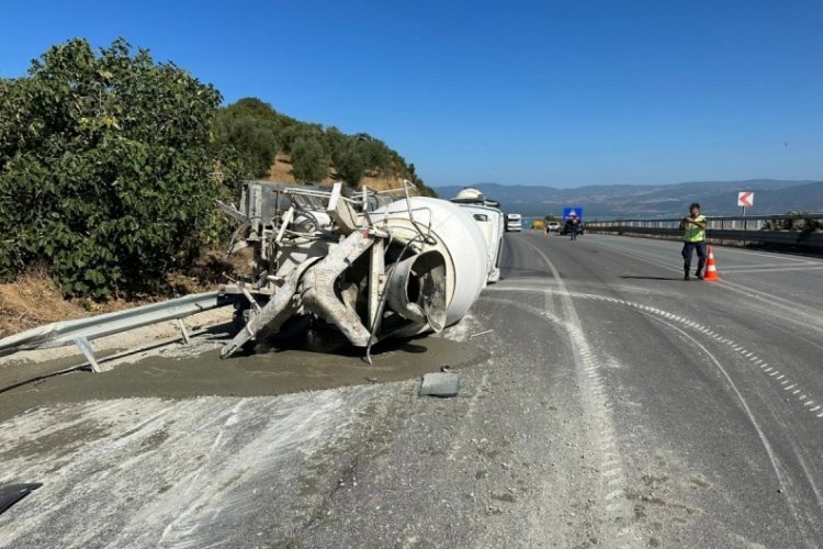 Bursa'da iki beton mikseri kafa kafaya &ccedil;arpıştı! 1 &ouml;l&uuml;, 1 ağır yaralı