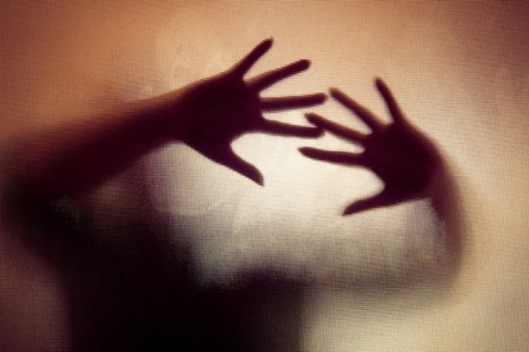 Ailesinin 25 yıldır bir odada hapsettiği kadın kurtarıldı