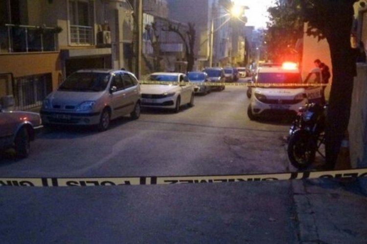 İzmir'de cinayet davasında &ouml;lenin sanığı elinden tutarak itmesi 'haksız tahrik' sayıldı