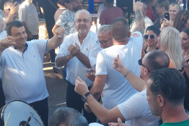 Bursa'da Balkan Panayırında renkli g&ouml;r&uuml;nt&uuml;ler ortaya &ccedil;ıktı