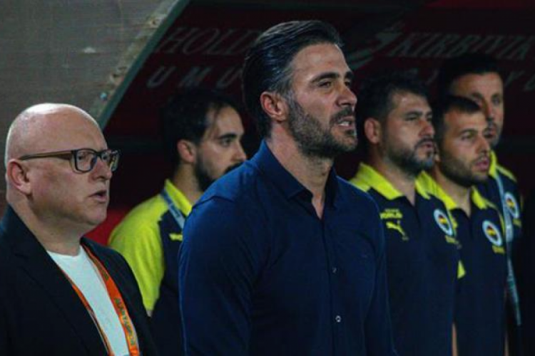 Alanyaspor Teknik Direkt&ouml;r&uuml; &Ouml;mer Erdoğan'a kırmızı kart!
