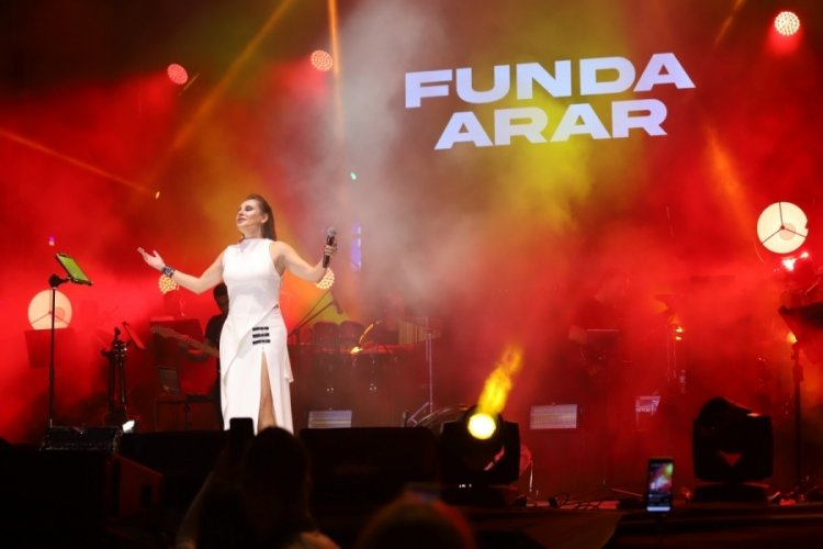 Balıkesir'de Kuş Cenneti Festivali Funda Arar konseri ile noktalandı