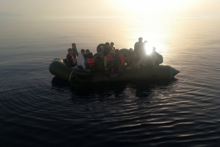 &Ccedil;anakkale sahilinde ka&ccedil;ak g&ouml;&ccedil;men operasyonu: 78 Afganistan uyruklu ka&ccedil;ak yakalandı