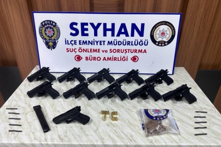 Adana'da polis operasyonu: 35 ruhsatsız silah ele ge&ccedil;irildi, 11 ş&uuml;pheli g&ouml;zaltına alındı