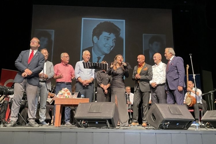 Bursa'da Sanat G&uuml;neşi şarkılarıyla anıldı