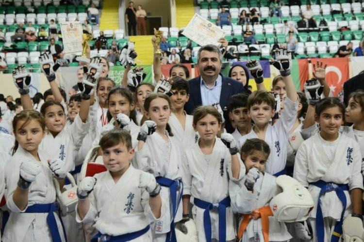 Bursa Yıldırımlı karatecilerden  50 madalya