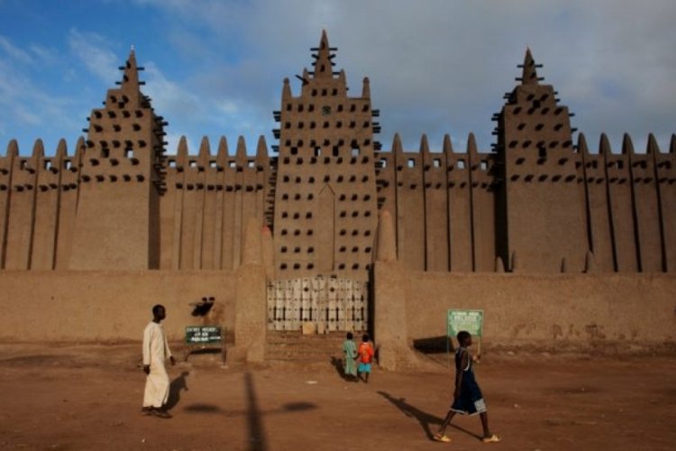 Mali'de cumhurbaşkanı se&ccedil;imi ertelendi