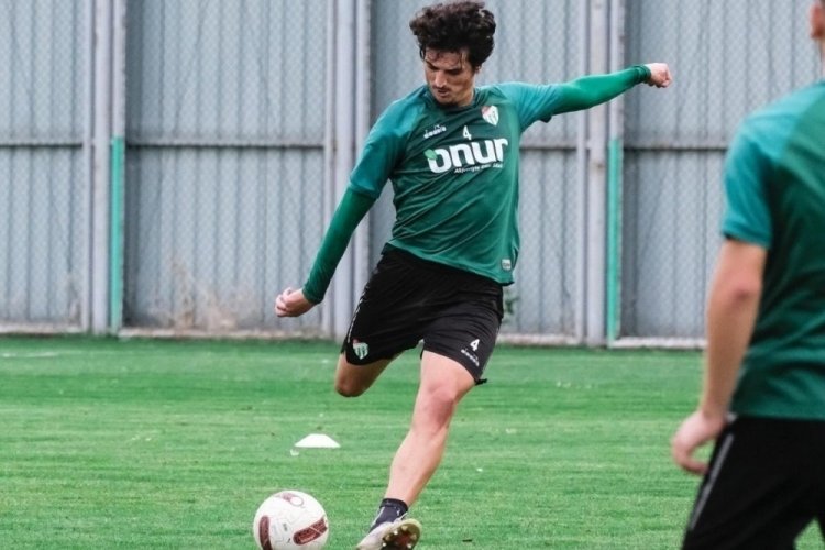 Bursaspor, Beyoğlu Yeni &Ccedil;arşı ma&ccedil;ının hazırlıklarına bug&uuml;n yaptığı idmanla başladı