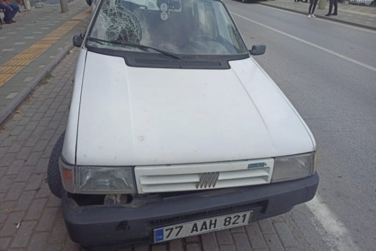 Orhangazi'de otomobilin &ccedil;arptığı engelli gen&ccedil; adam yaralandı