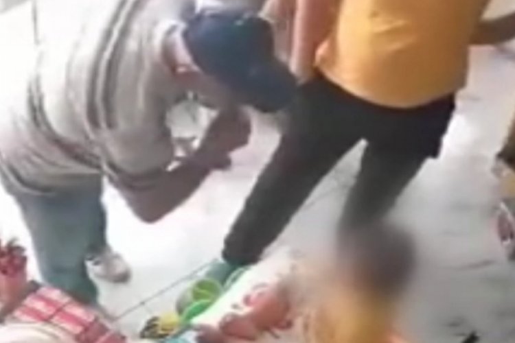Adana'da 14 aylık bebeğini eliyle taciz eden adamı darp etti