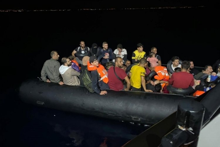 Balıkesir'de Yunanistan'a ka&ccedil;maya &ccedil;alışan 86 d&uuml;zensiz g&ouml;&ccedil;men yakalandı