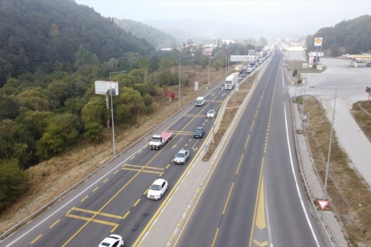 Bolu Dağı ge&ccedil;işinde onarım &ccedil;alışması! Trafik yoğunluğu yaşanıyor