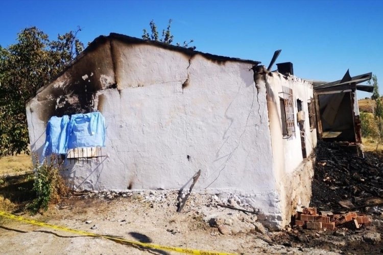 Sivas'ta evde &ccedil;ıkan yangında karı koca hayatını kaybetti