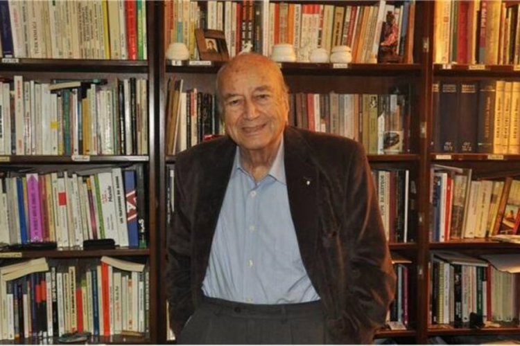 Gazeteci yazar Hıfzı Topuz 100 yaşında hayatını kaybetti!