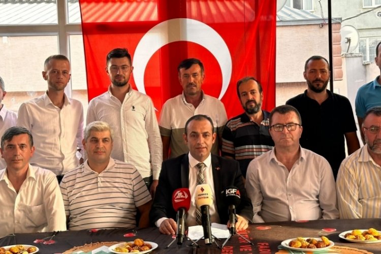 Adaylık a&ccedil;ıklamasını meşaleli şova d&ouml;n&uuml;şt&uuml;rd&uuml;! Muhtar adayından m&uuml;thiş projeler