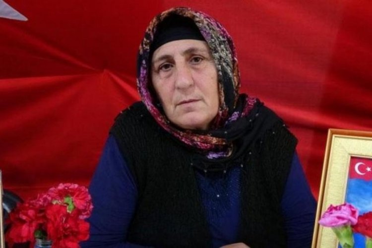Diyarbakır'da annelerin evlat n&ouml;beti devam ediyor