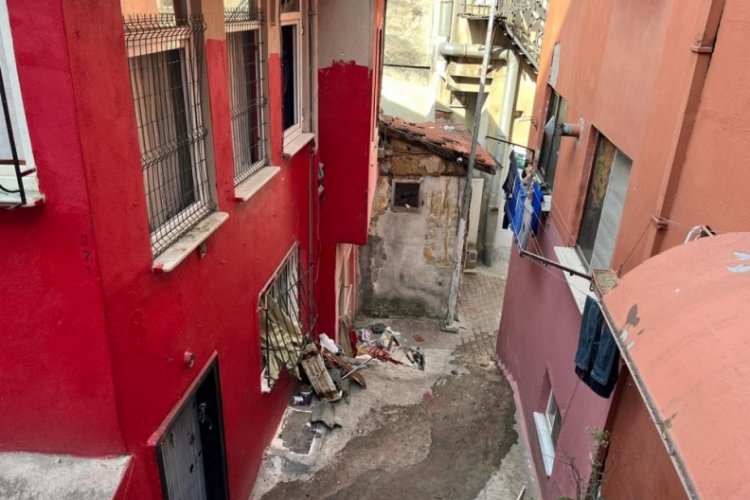 Bursa'nın o mahallesi can g&uuml;venliğinden endişeli! "Sabah bir uyanıyorsun, evin kapısı yok"