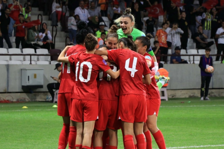 A Milli Kadın Futbol Takımı, Litvanya'yı 2-0 mağlup etti