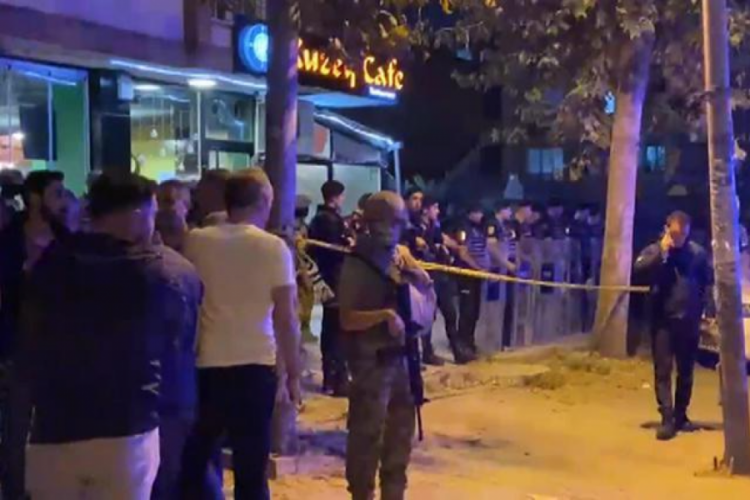 İstanbul'da alacak verecek kavgasında boğazından bı&ccedil;aklandı!