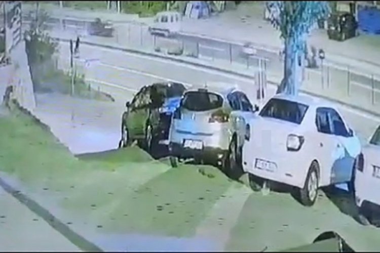 Zonguldak'ta &ouml;nce motosikletin sonra otomobilin altında kalarak can verdi!