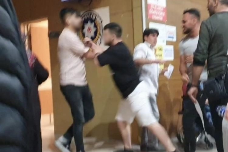 Bursa'da hastanede kavga! İki arkadaş birbirine girdi