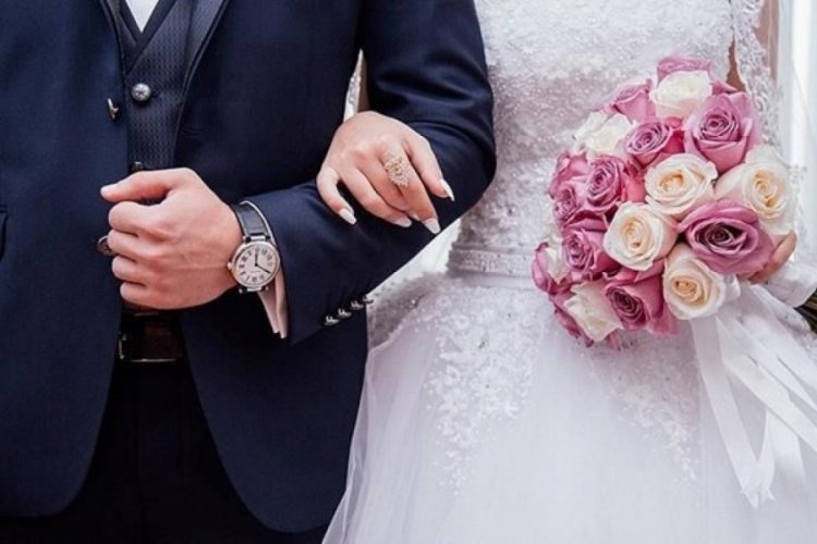 Yeni evlenen &ccedil;iftlere faizsiz kredi! Evlilik kredisi ne kadar? Başvuru şartları a&ccedil;ıklandı mı?