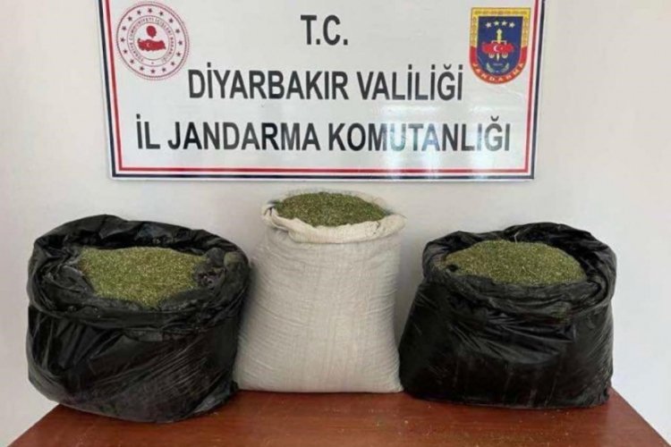 Diyarbakır'da jandarma operasyonunda 121 kilo esrar ele ge&ccedil;irildi!