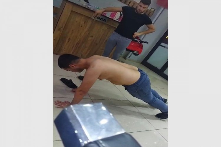 Iğdır'da berber, &ccedil;ıraklarını şınav &ccedil;ektirip, s&uuml;r&uuml;nd&uuml;rd&uuml;!