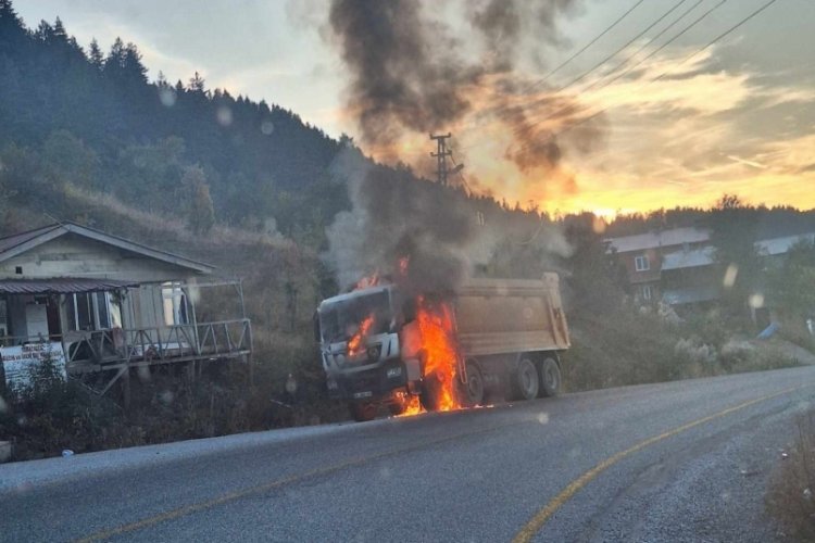 Kastamonu'da hafriyat kamyonu alevlere teslim oldu!