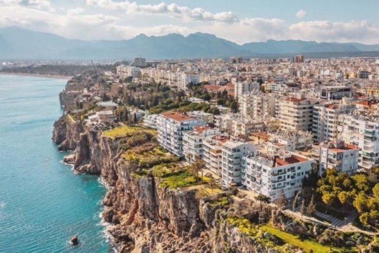Antalya, en fazla Rusya ve Almanya'dan ziyaret&ccedil;i ağırlıyor